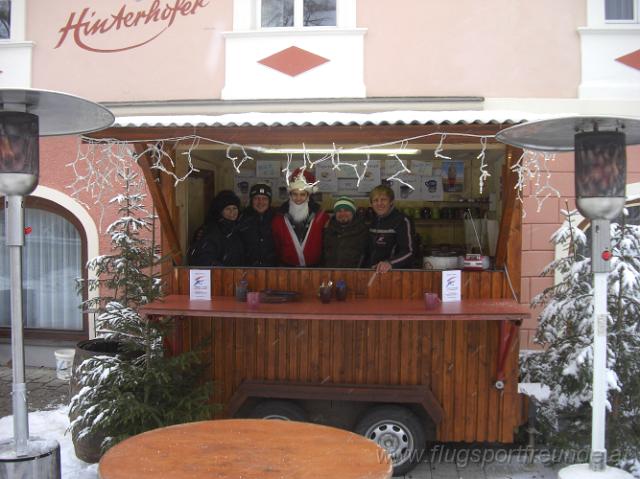 2011-12_gluehweinstand_01.JPG